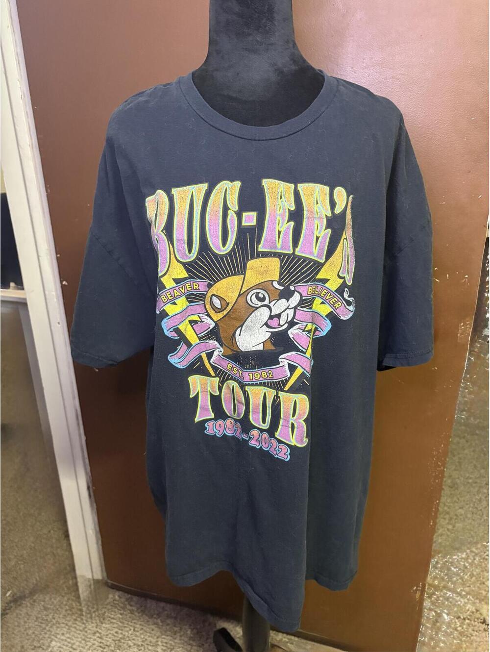 Buc-ee’s Tour Graphic Tee 2XL